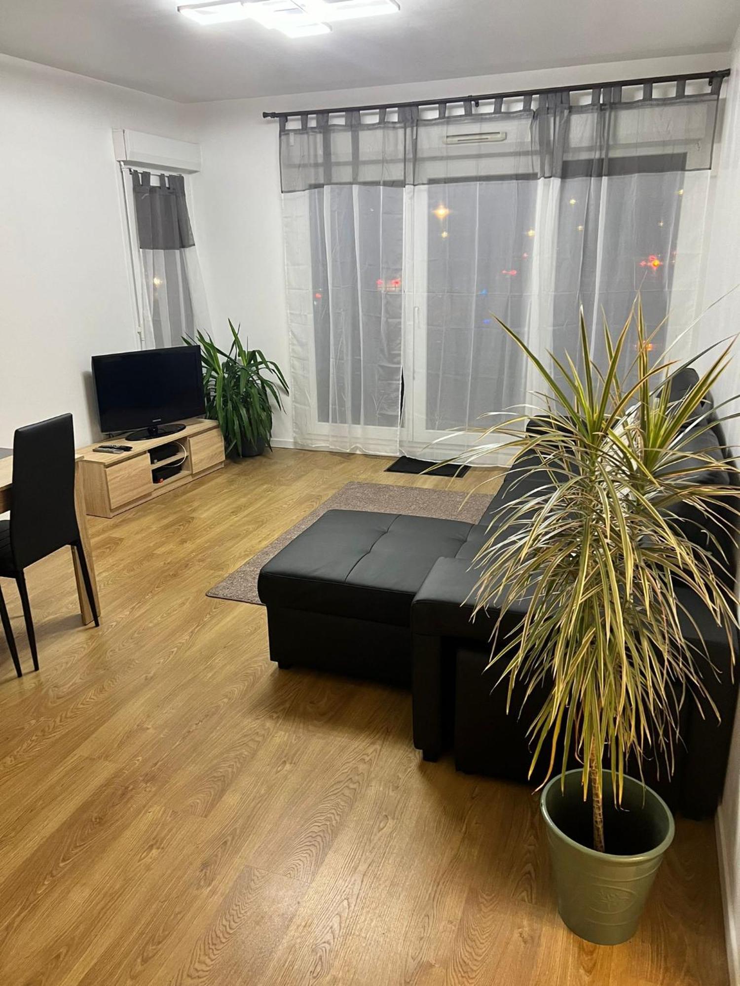 Appartement 5Min Gare Rer Disneyland Paris Val D'Europe La Vallee Village Parking Inclus Montévrain Exterior foto